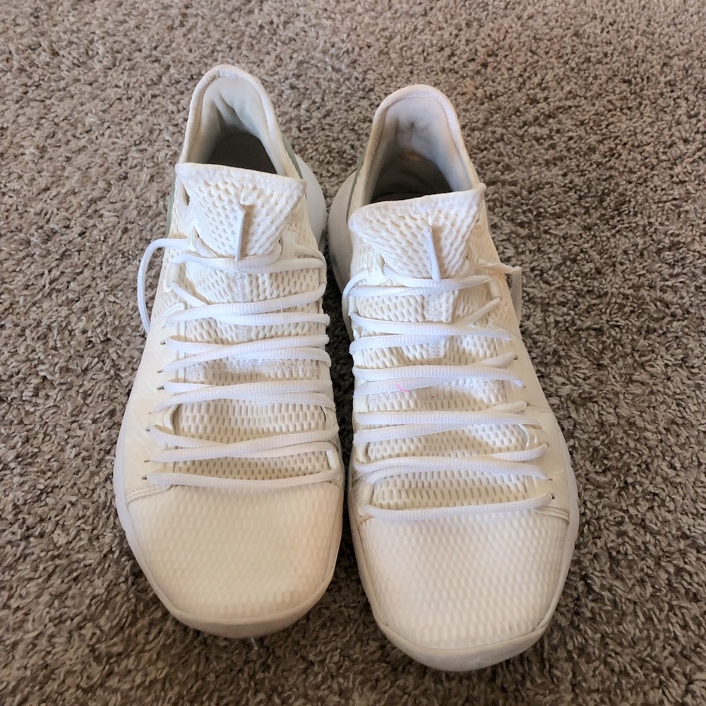 Men’s White Under Armour 10.5 Athletic Shoes